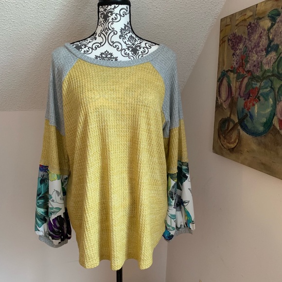 LAST! FLORAL SLEEVE TOP - Picture 3 of 3